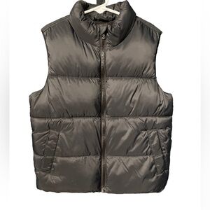 OLD NAVY Frost-Free Puffer Vest for Boys,color black, size 6-7 New without label